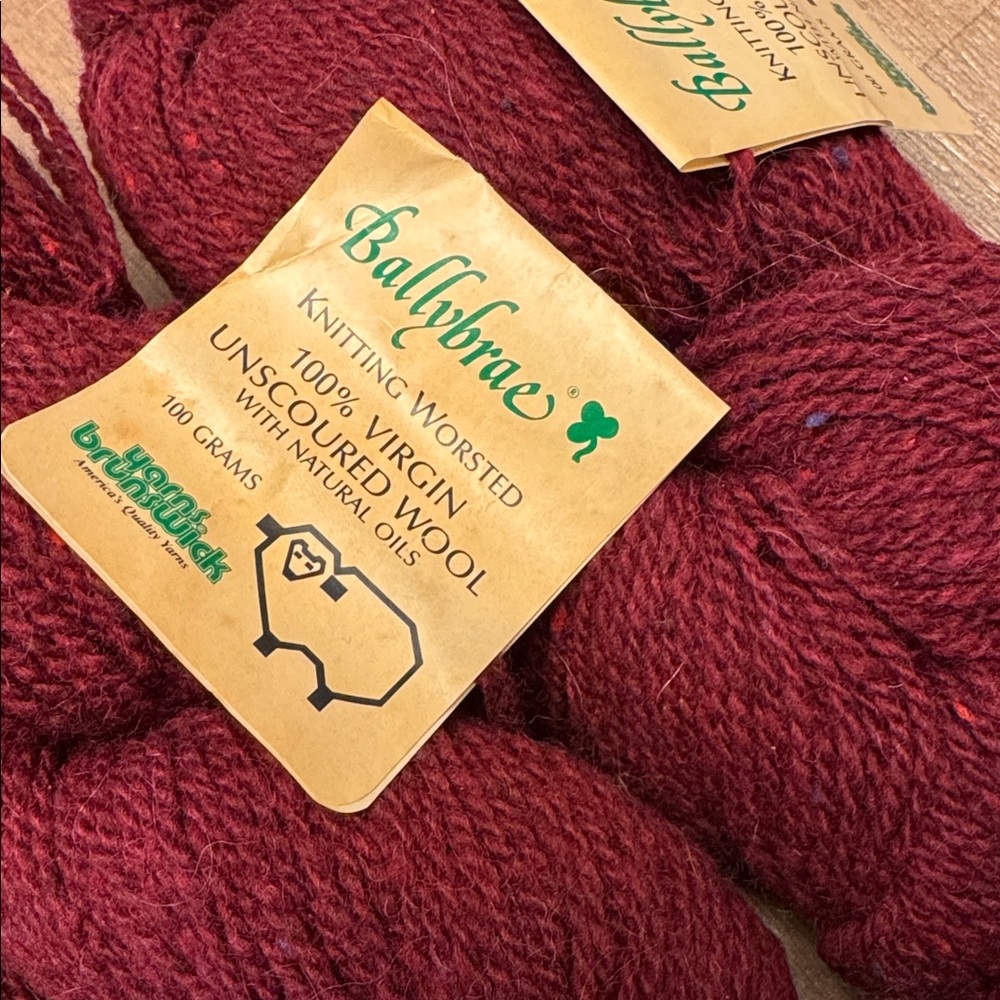 Ballybrae Worsted Unscoured 100% Virgin Wool Yarn - Maroon Tweed - Picture 4 of 5
